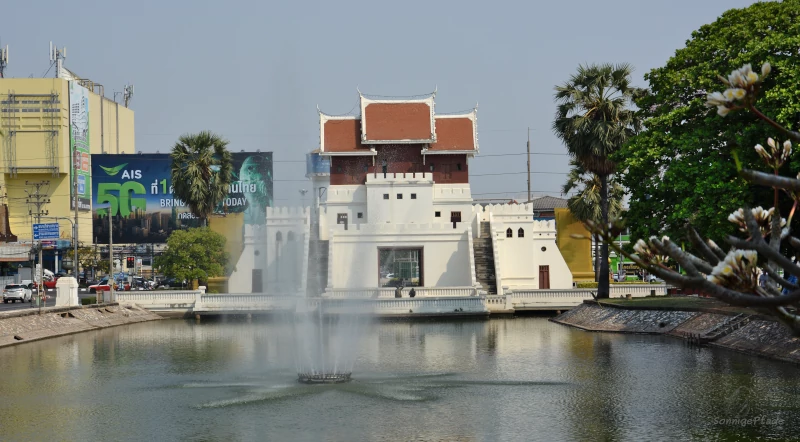 Pratu Chuphon City gate in Nakhon Ratchasima, Thailand