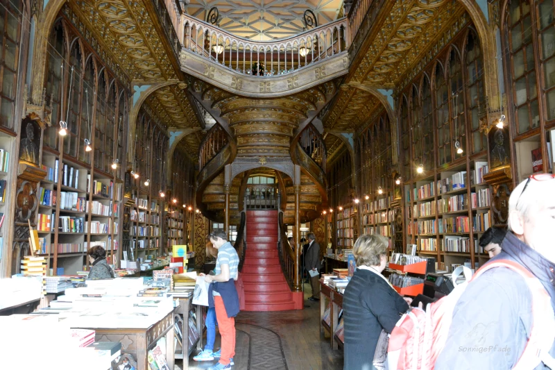 Porto in Portugal: Livraria Lello art noveau bookshop