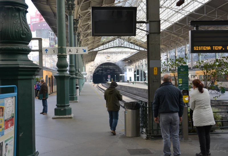 Porto Sao Bento station - Platform