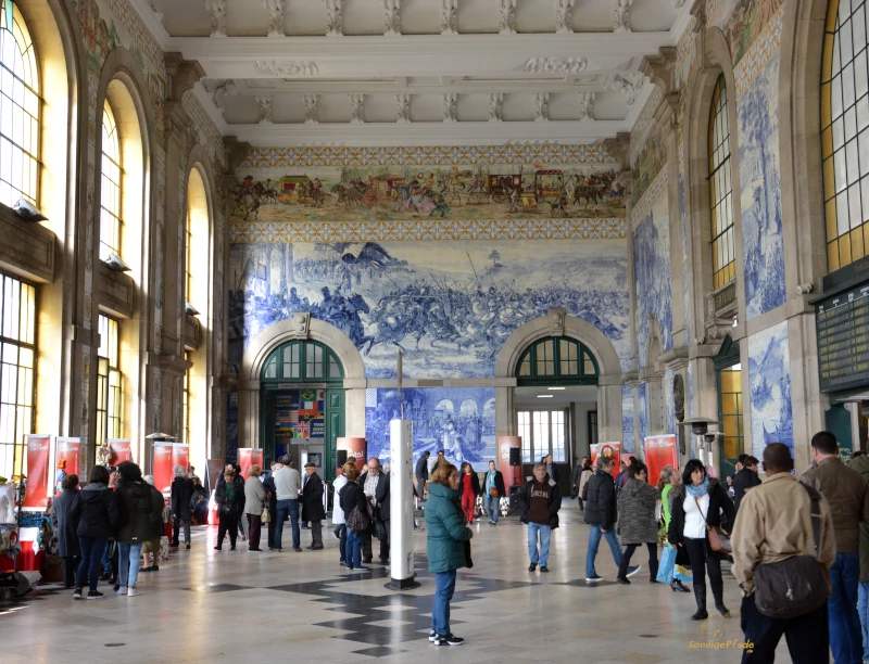 Porto Sao Bento Station: Azulejo Tiles mosaic in the counter hall