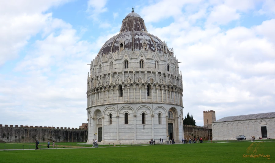 Italy - Pisa Baptistery Piazza dei Miracoli