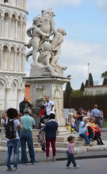 Sculpture Fontana dei Putti at the Piazza dei Miracoli