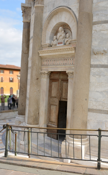 Entrance to the leaning tower