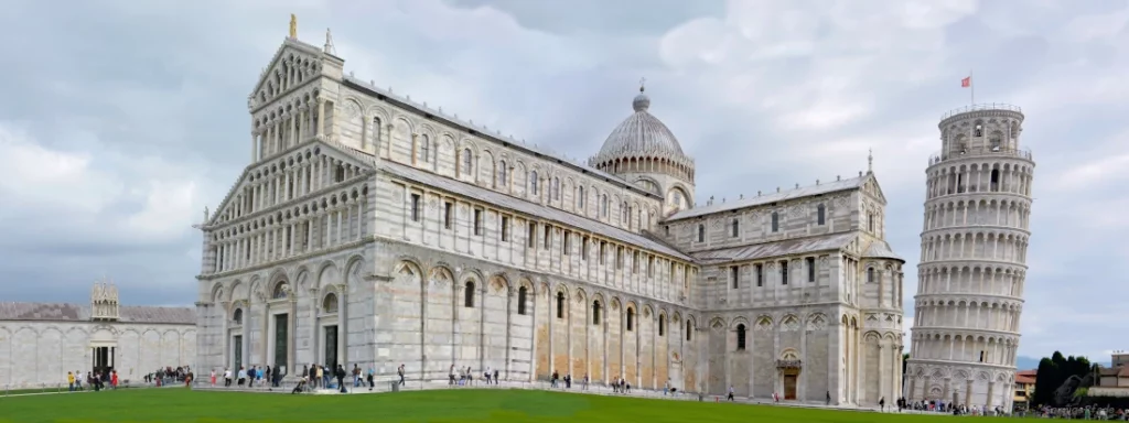 A little crooked... Torre pendente (leaning tower), Duomo Santa Maria Assunta