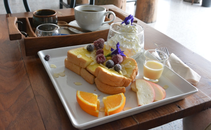 Thailand Rustic Boho restaurant - freezed fruit toast