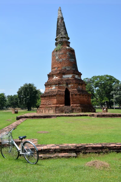 Thailand: Discover the Ayutthaya historical park with bicycle