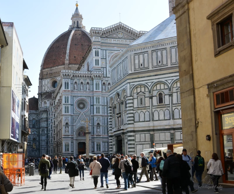 The Florence Cathedral from pedestrian perspective