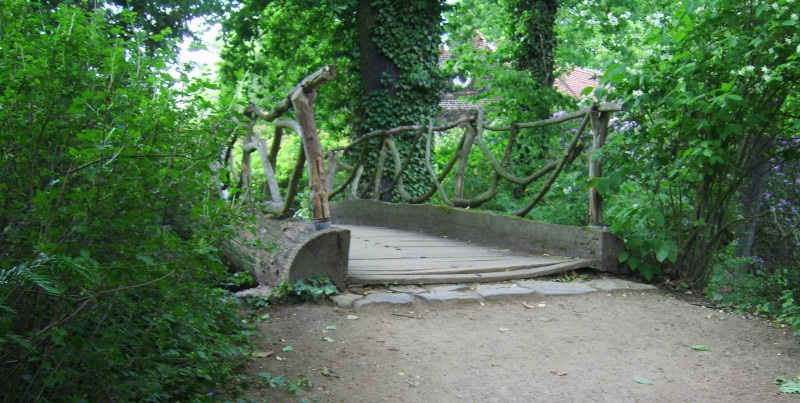 The Hornzacken (horn prongs) Bridge in the Worlitz Garden Realm