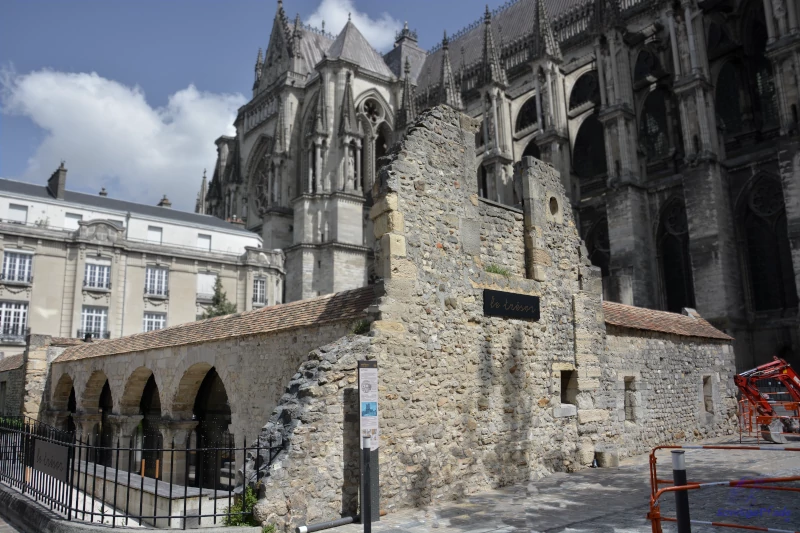 Reims: Cathedral's ancient Treasury "Le tresor"