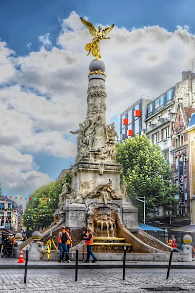 Fountain Subé in Reims shopping street