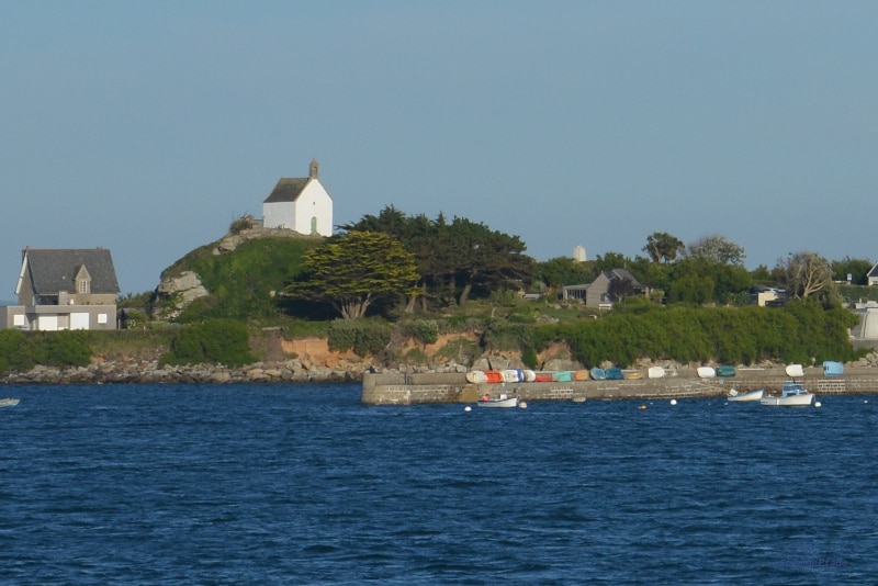Chapel on the rocks: Sainte Barbe in Brittany at the English channel