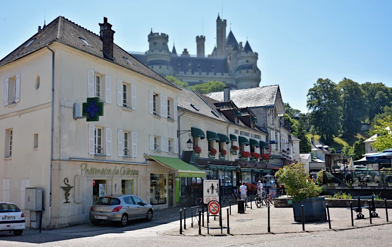 France Pierrefonds: old Pharmacie and Castle at the Market square
