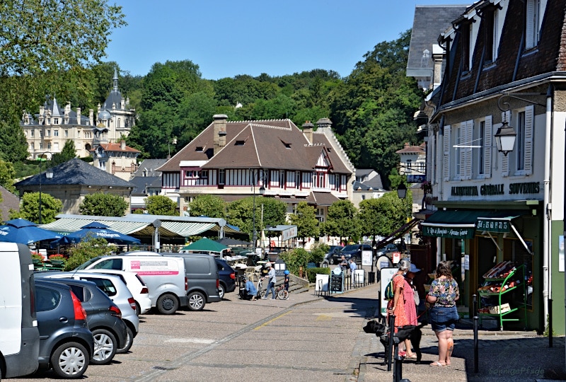 France: Pierrefonds in the forest of Compiegne - streetscene