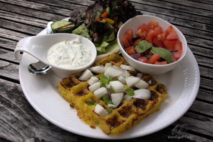 Palace cafe restaurant Wermsdorf: A vegetarian version of the potato – waffles with tomato salad