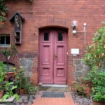 Saxdorf parish garden - Entrance door of the rectory building