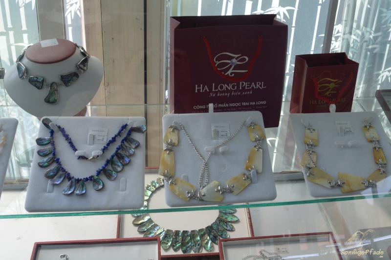 Offerings of a Pearl farm jewelry shop: Earrings, necklaces